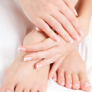 Smalto semipermanente piedi compresa pedicure