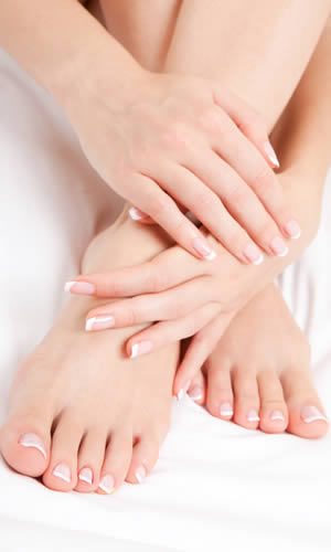 Rinforzo unghie naturali metodo LCN e Nail Art Mani e Piedi